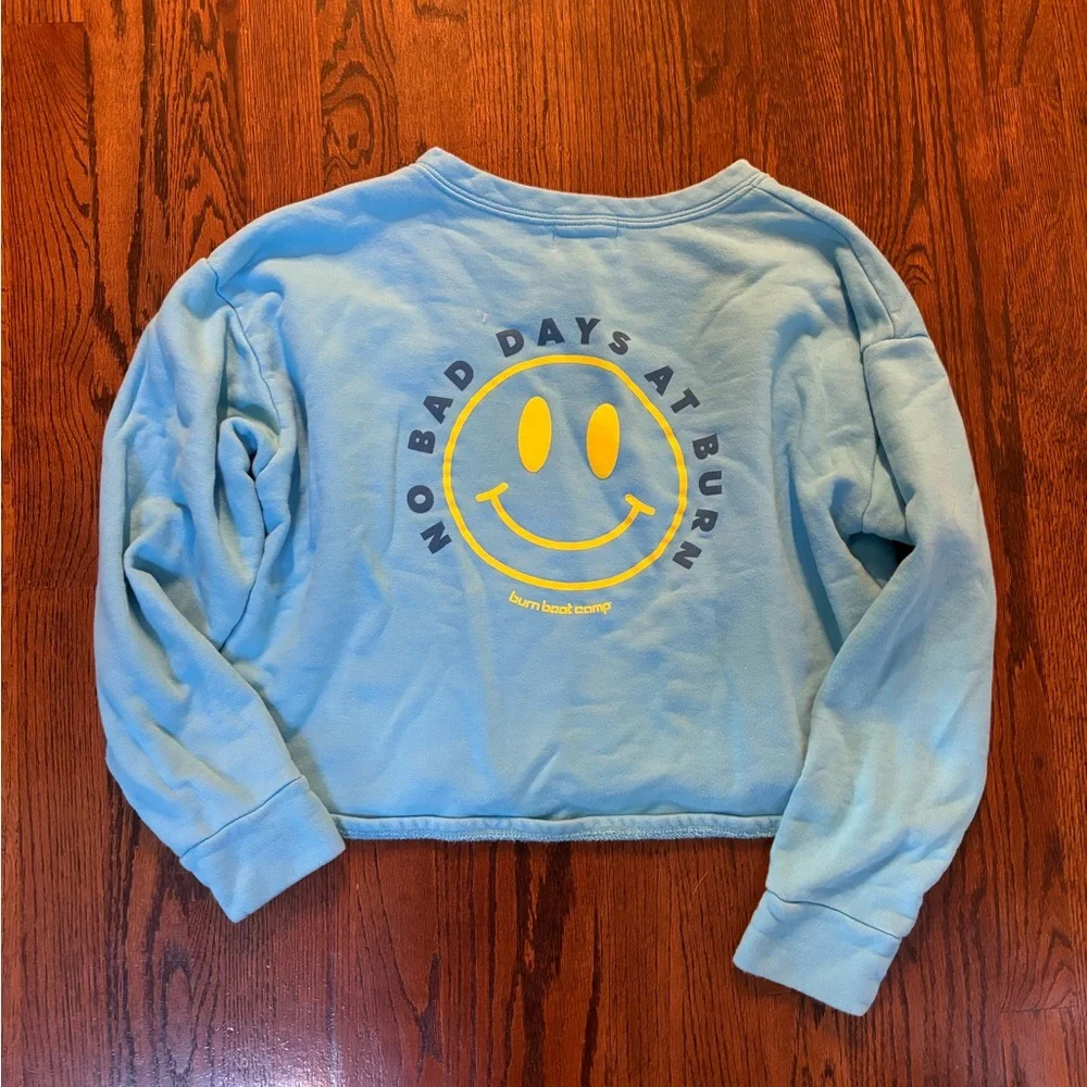 Smiley Crop Crewneck - Picture 3 of 3